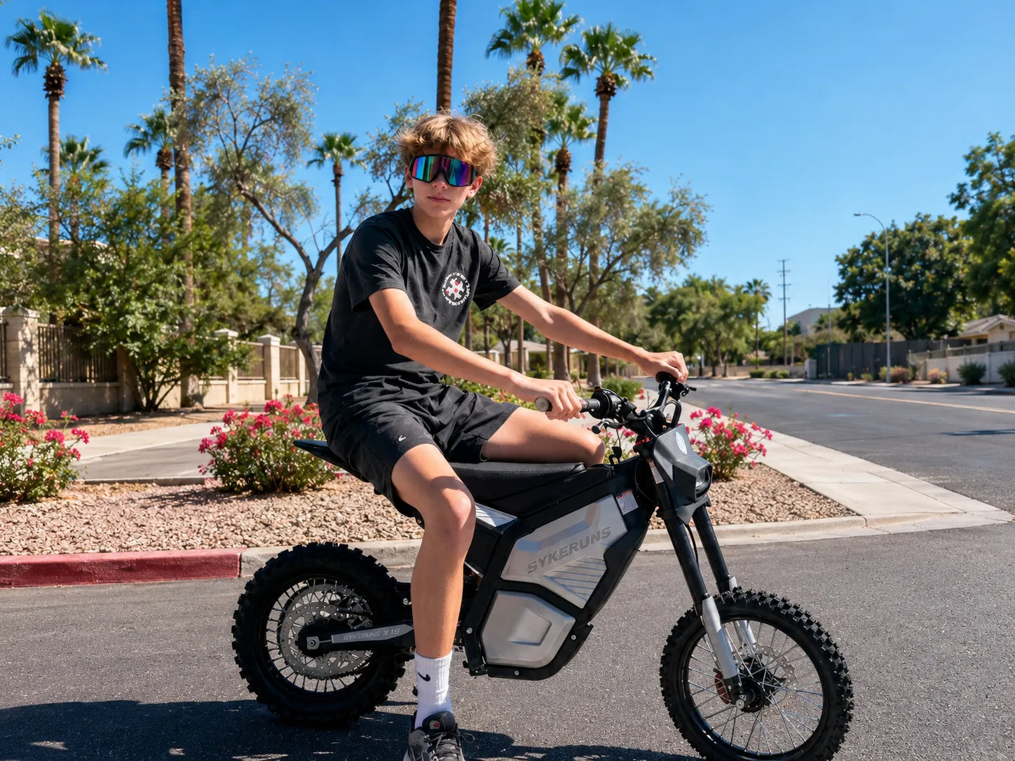 SYKERUNS X5 electric dirt bike rider